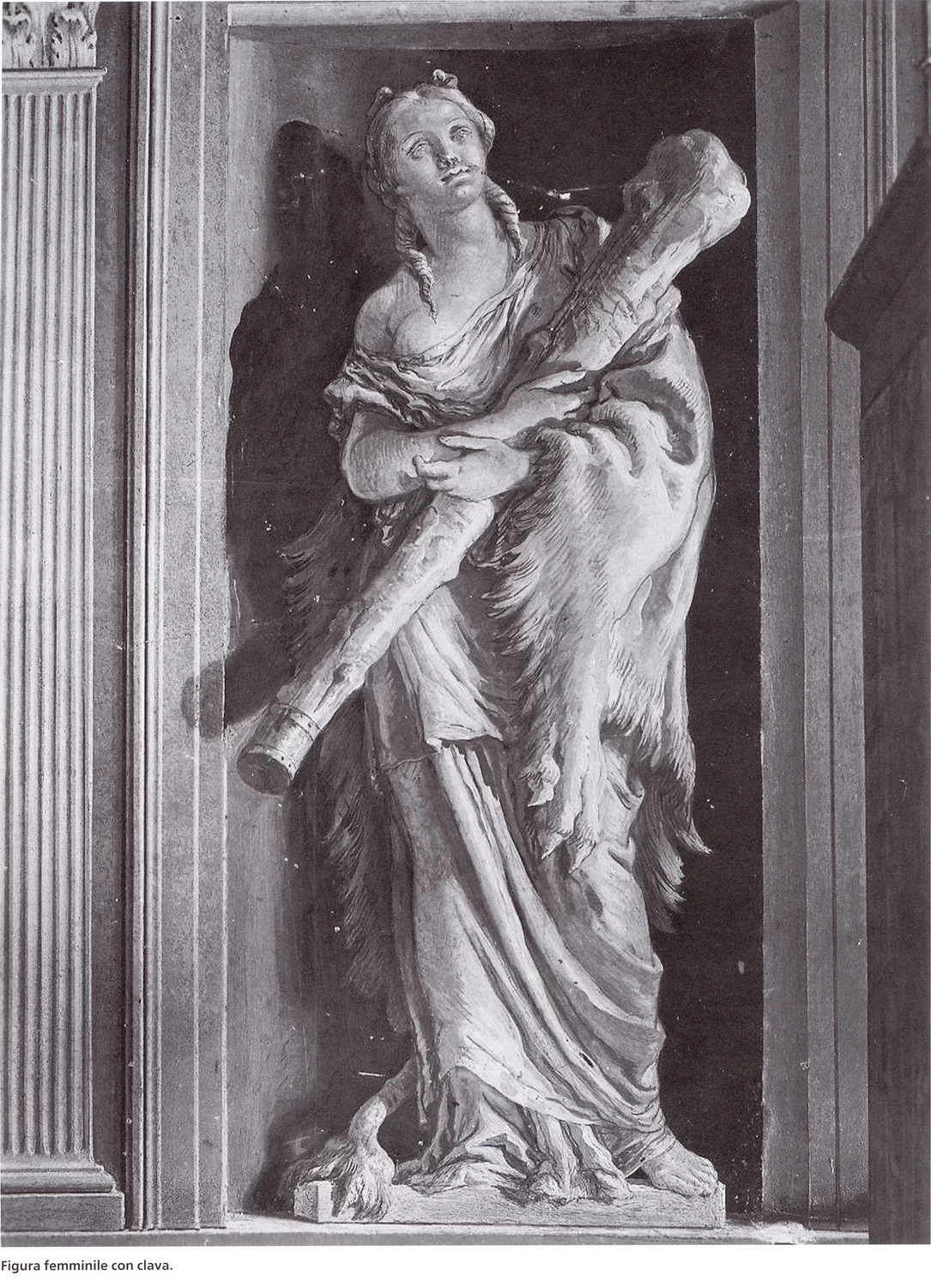 Divinità femminile con clava - Milano